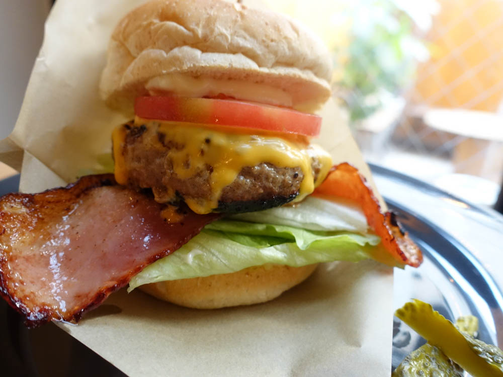 naluバーガー 950円(税込)