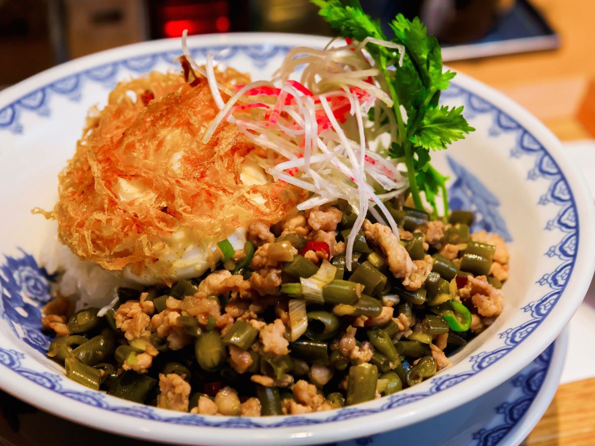 酸豆角飯(サントウジャオハン) 930円