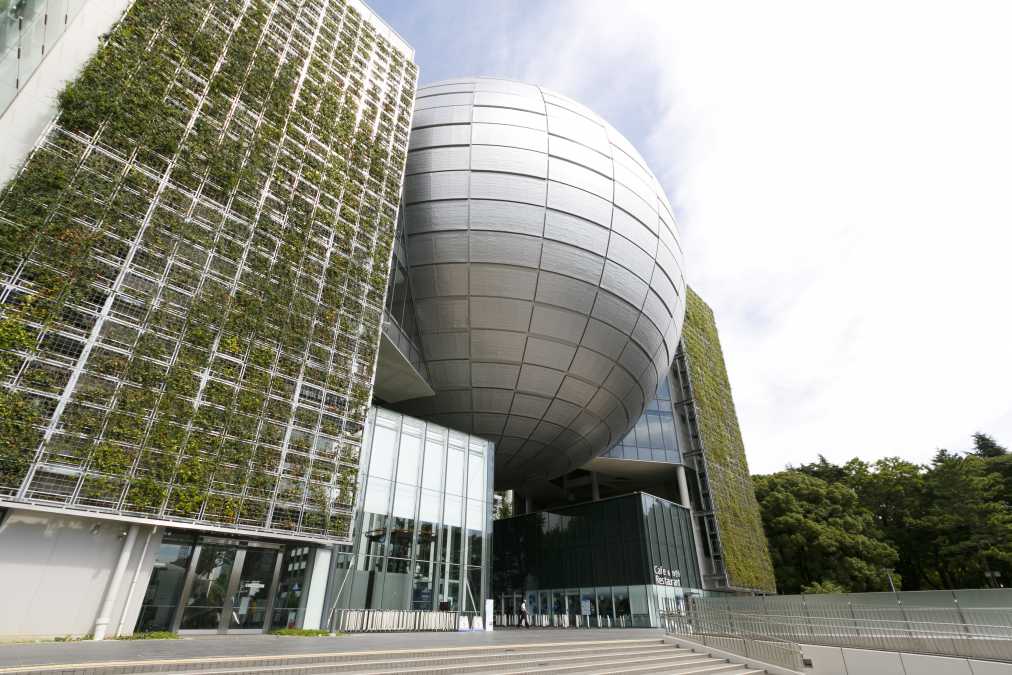 世界最大のプラネタリウムに 大人も遊べる大型展示 名古屋市科学館は超ド級のスケールでした るるぶ More