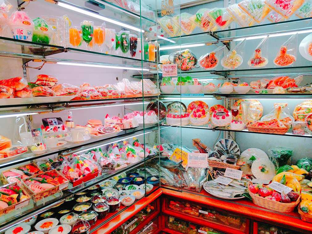 持っているだけで注目の的 食品サンプル専門店の激かわ果物アクセにtkgのスマホケース るるぶ More