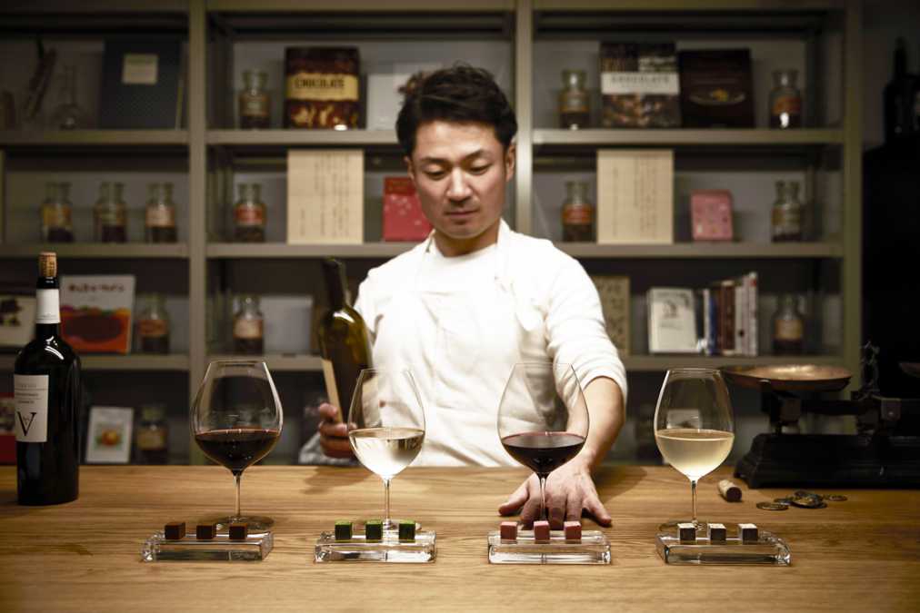 鎌倉 御成通りの チョコレートバンク は 元銀行を改装したチョコ専門店 るるぶ More