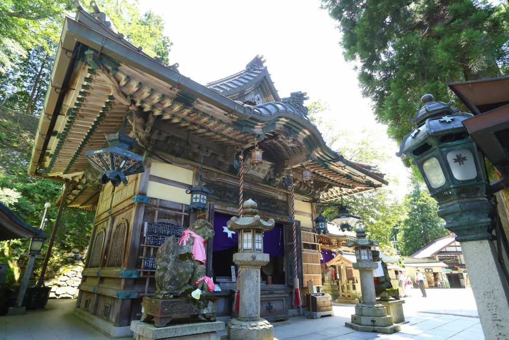 妙見大菩薩が祀られている本殿「開運殿」
