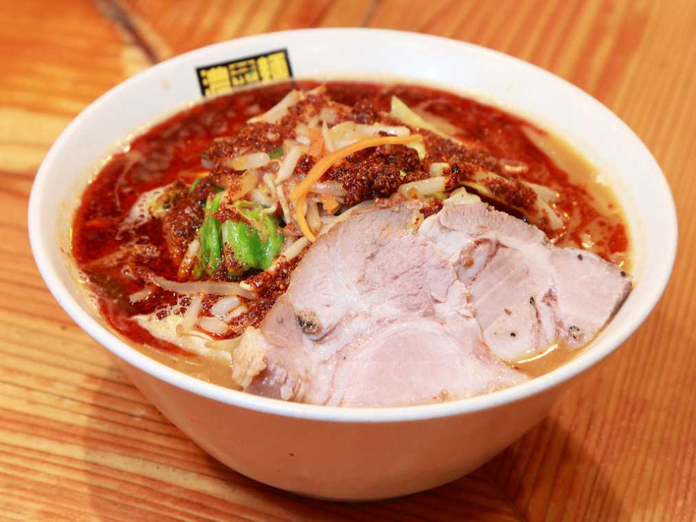 辛辛濃菜麺 880円
