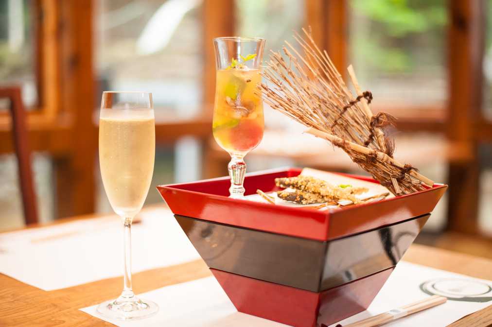 龍脈御膳 3500円、スパークリング 680円