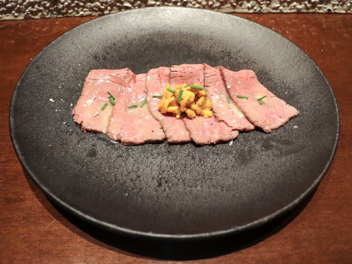生うに和牛の温かいカルパッチョ 1026円