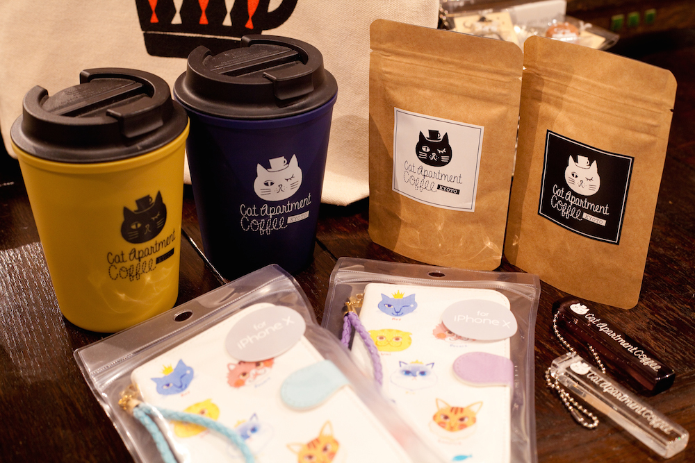 WALL MAG SLEEK(7色展開)2000円、手帳型スマホケース3900円、HOTEL KEY HOLDER(Sサイズ)1800円(いずれも税別)