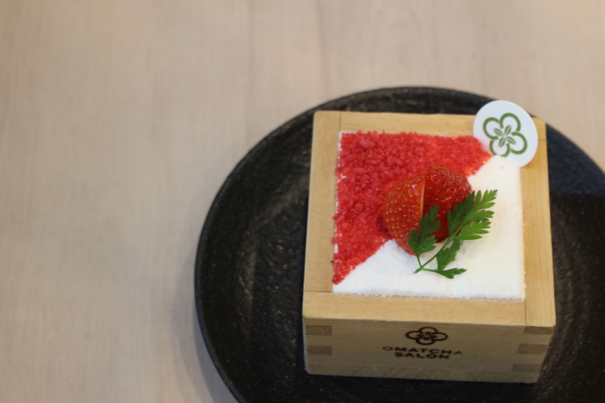 生チーズケーキ いちごとクリームチーズのミルフィーユ734円