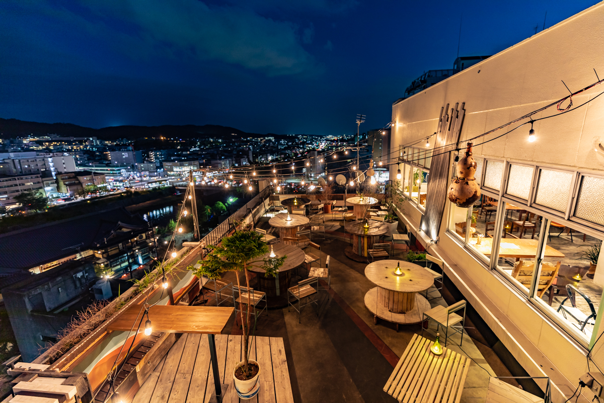 キラキラの光と夜景に包まれて 屋上カフェで京都の夜デート るるぶ More