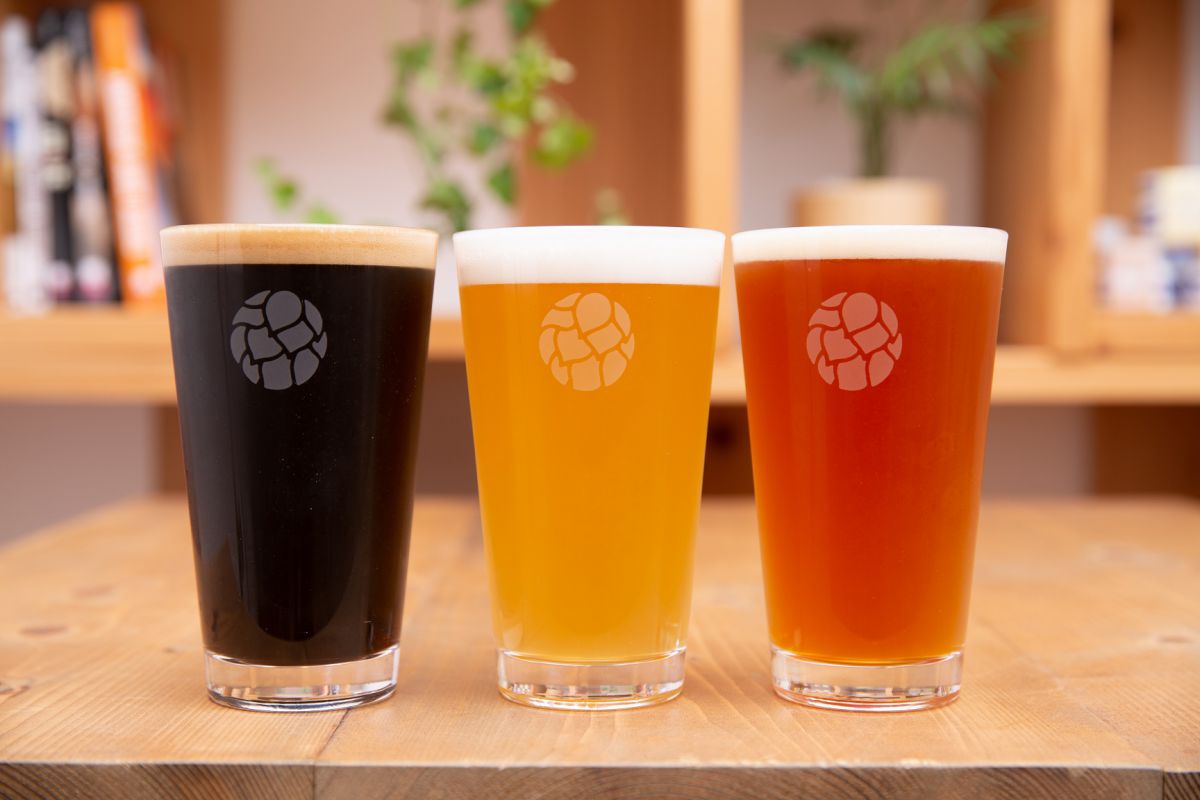 右から ならまちエール、白-HAKU-、玄-KURO- 各Mサイズ960円