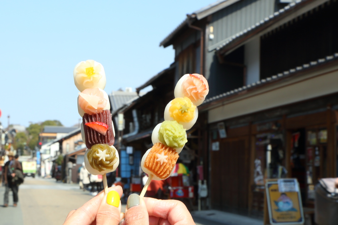 恋小町セット(おだんご2本と煎茶) 600円