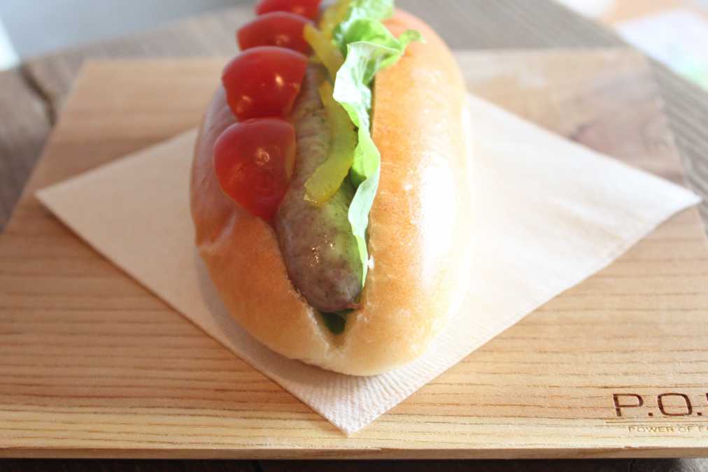 大和当帰のソーセージコッペパンサンド 400円(単品はテイクアウトのみ)