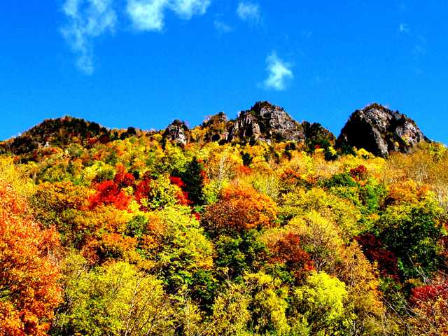 北海道でおすすめの紅葉名所 見頃やライトアップなどの年情報 るるぶ More