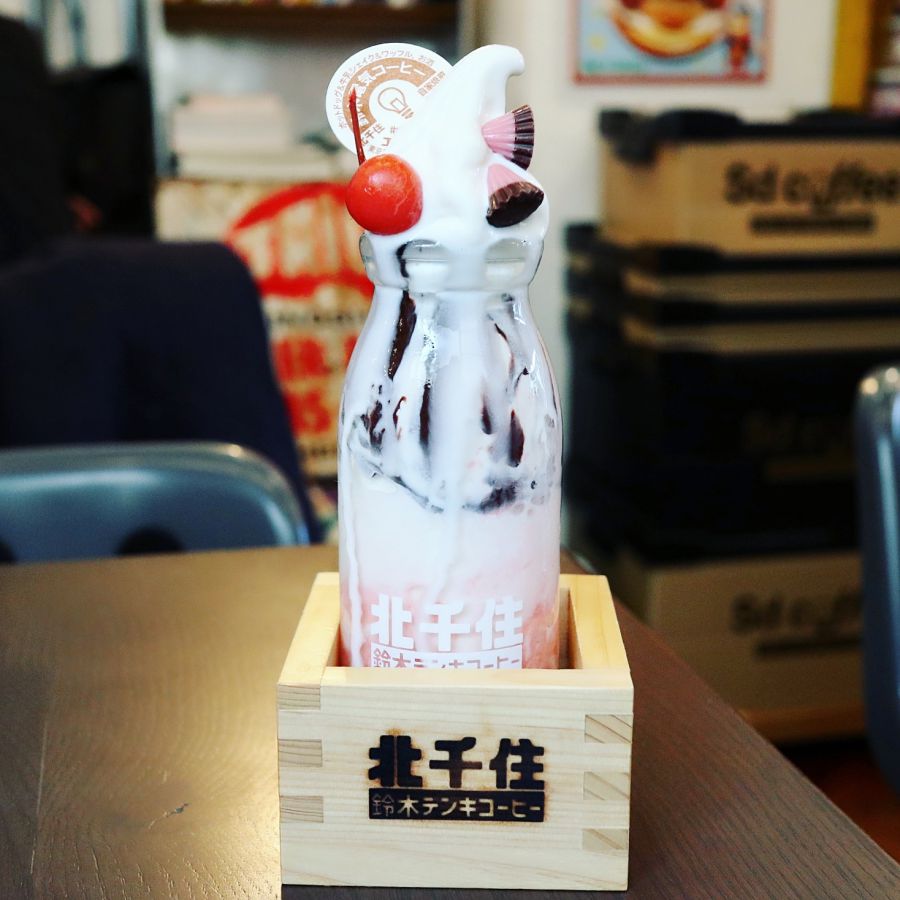 「牛乳シェイク アポロシェイク 750円(税別)」