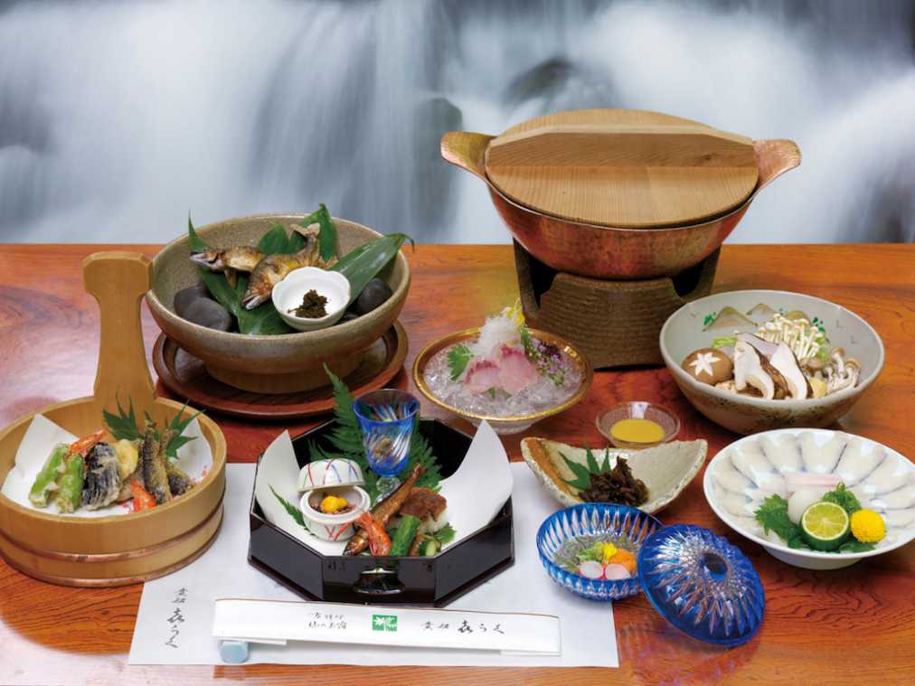 貴船にある「貴船 喜らく」の「納涼川床料理」8640円