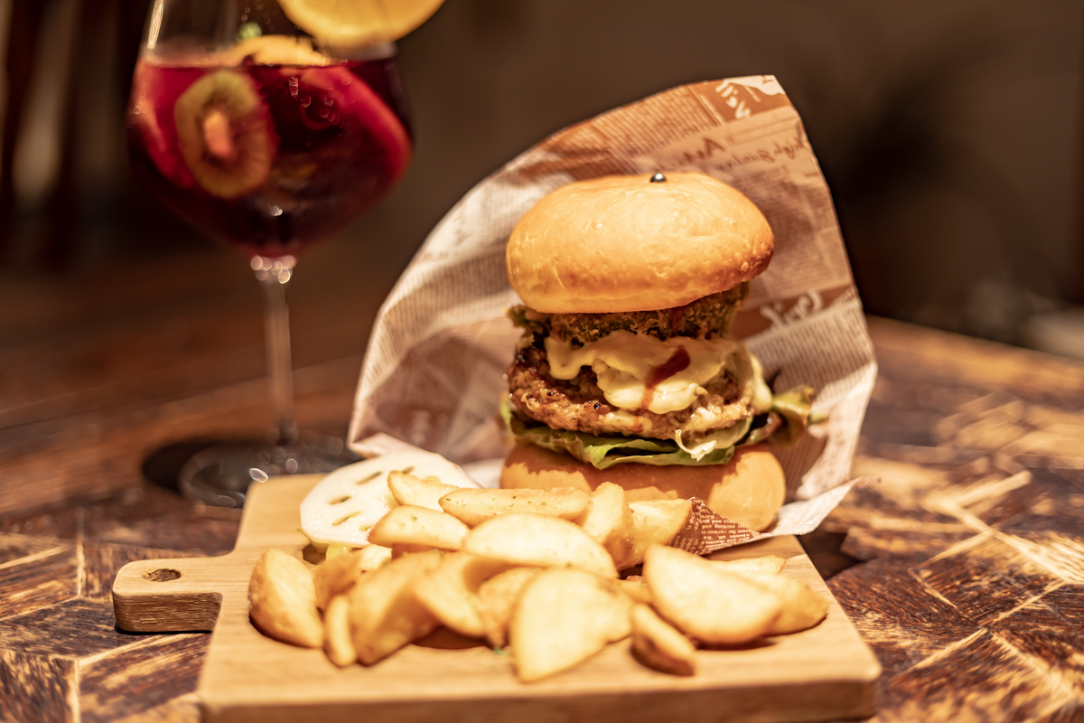 マールバーガー(フライドポテト・ピクルス付) 1500円