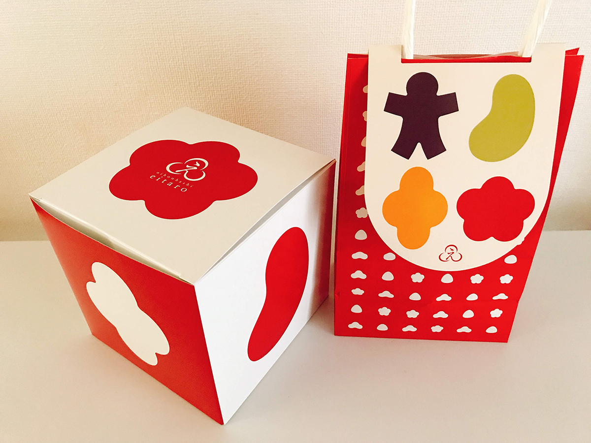 (写真左から)キューブBOX、おやつBAG 各108円