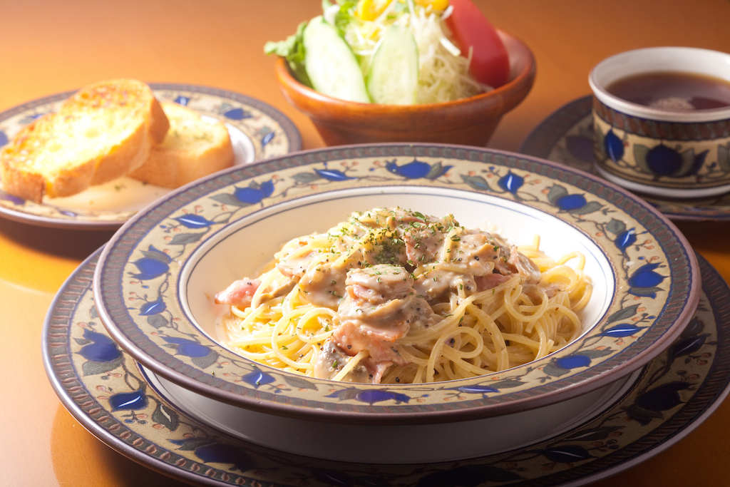 ランチメニュー 日替わりスパゲッティ+パン+ミニサラダ980円 (プラス100円で、コーヒーまたは紅茶付)