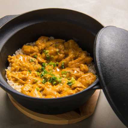 南部鉄器で炊く贅沢ウニご飯 1人前1944円(注文は2人前~)