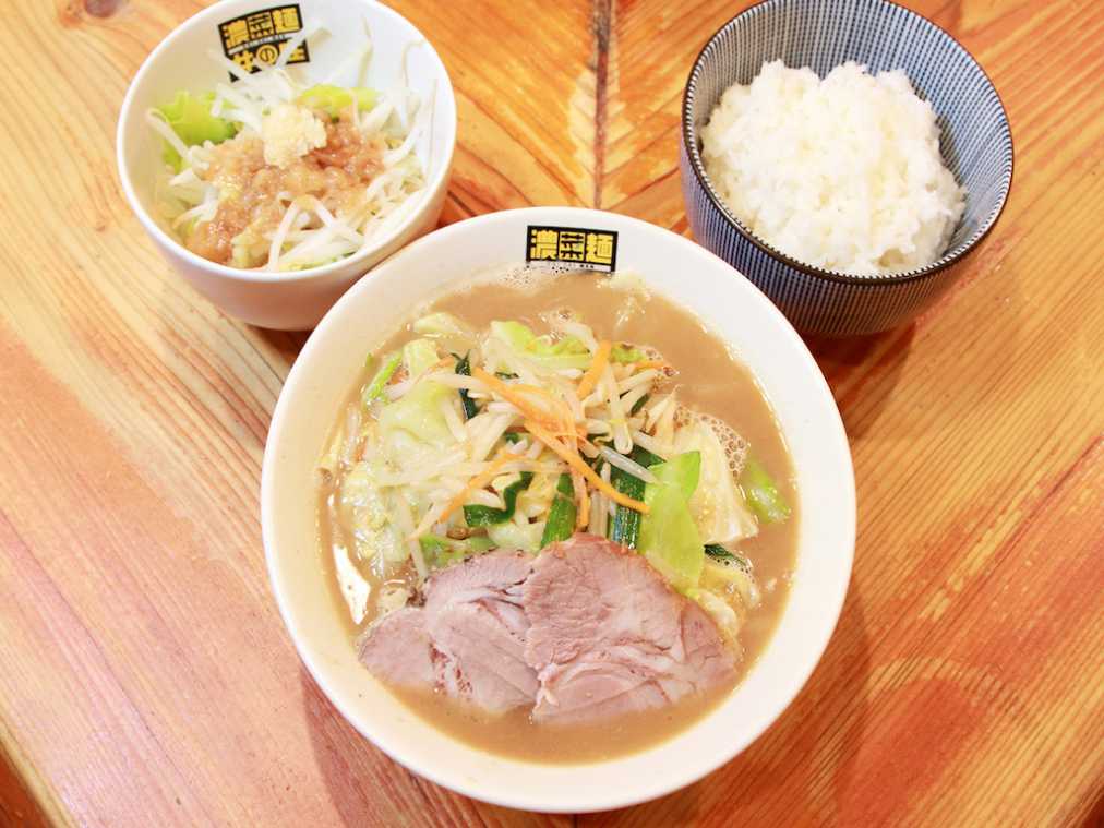 ジロベジ100円(左) 濃菜麺800円(中) ご飯(小)100円(右)