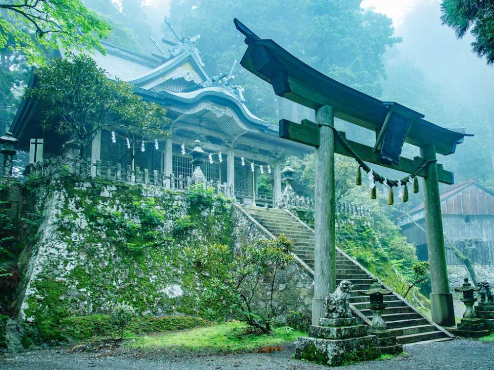 奈良 十津川村 玉置神社 は太古の森に抱かれた天空の聖地