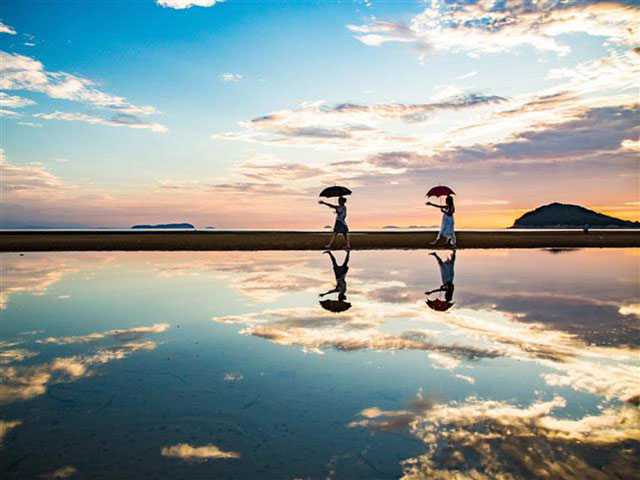 日本のウユニ塩湖 父母ヶ浜 へ向かう 瀬戸内海のおすすめ絶景コース るるぶ More