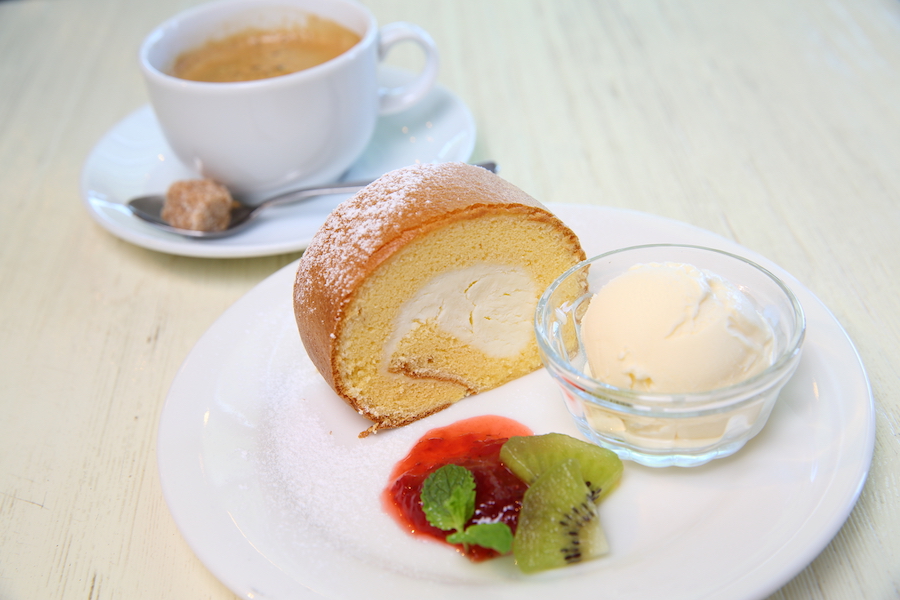 六甲山のミルクロールセット(ドリンクセット) 1080円