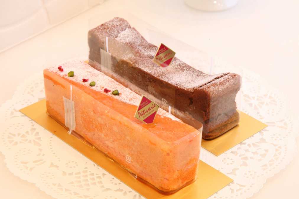 ケークホール各種 カット216円、1本1620円