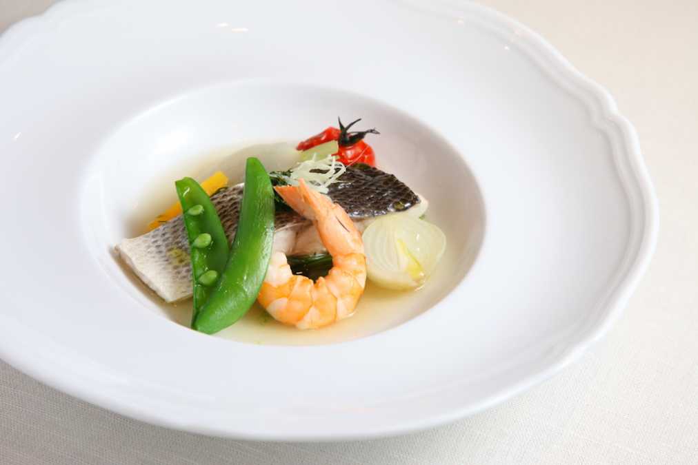 天然鮮魚のハーブ蒸し(平日ランチコース「Botticelli」3780円の一品)
