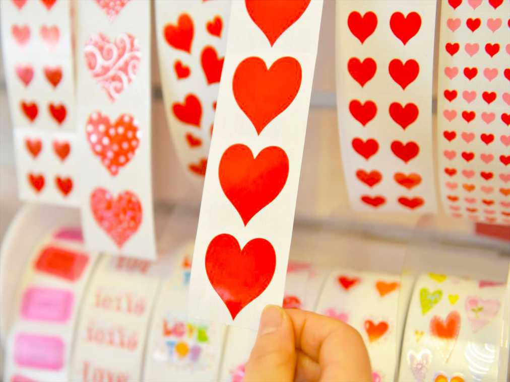 コレクション魂が再燃しそう 大人買い必至のステッカー専門店が懐かしすぎてキュン るるぶ More