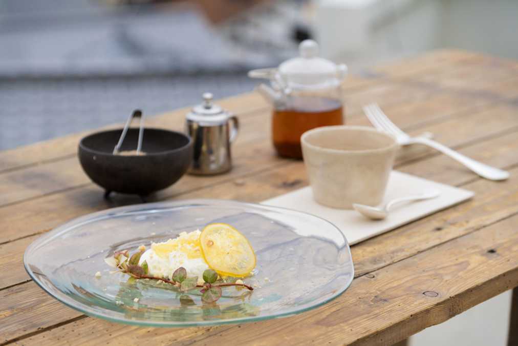 ケーキセット(レモンレアチーズケーキ、紅茶)1080円