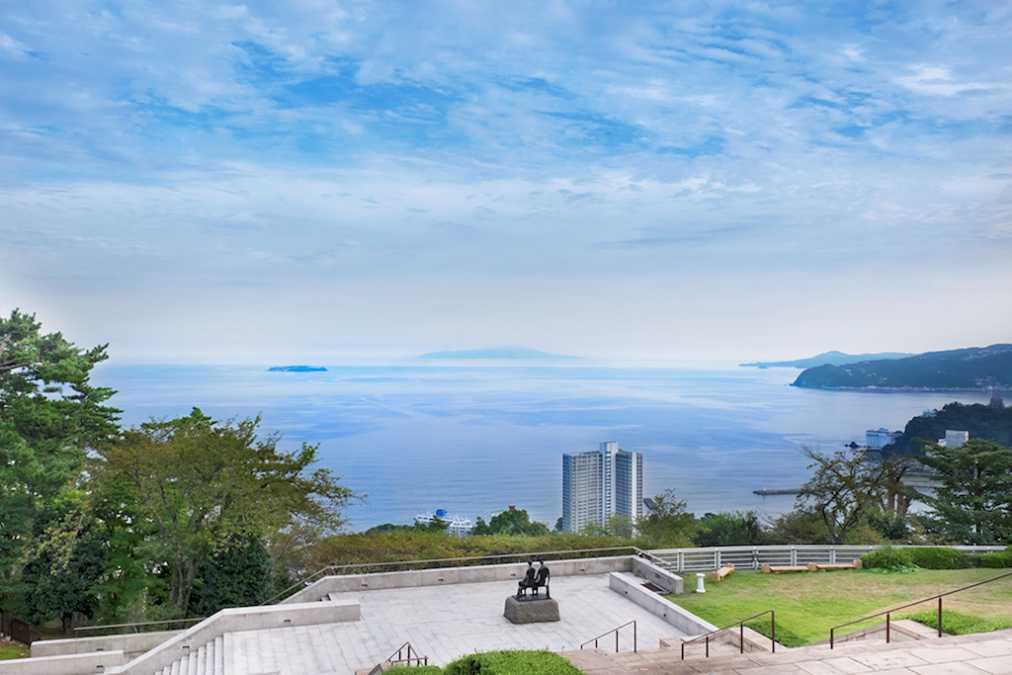 バラが咲くファンタジックな花園へ ワンダフル女子旅in熱海 るるぶ More