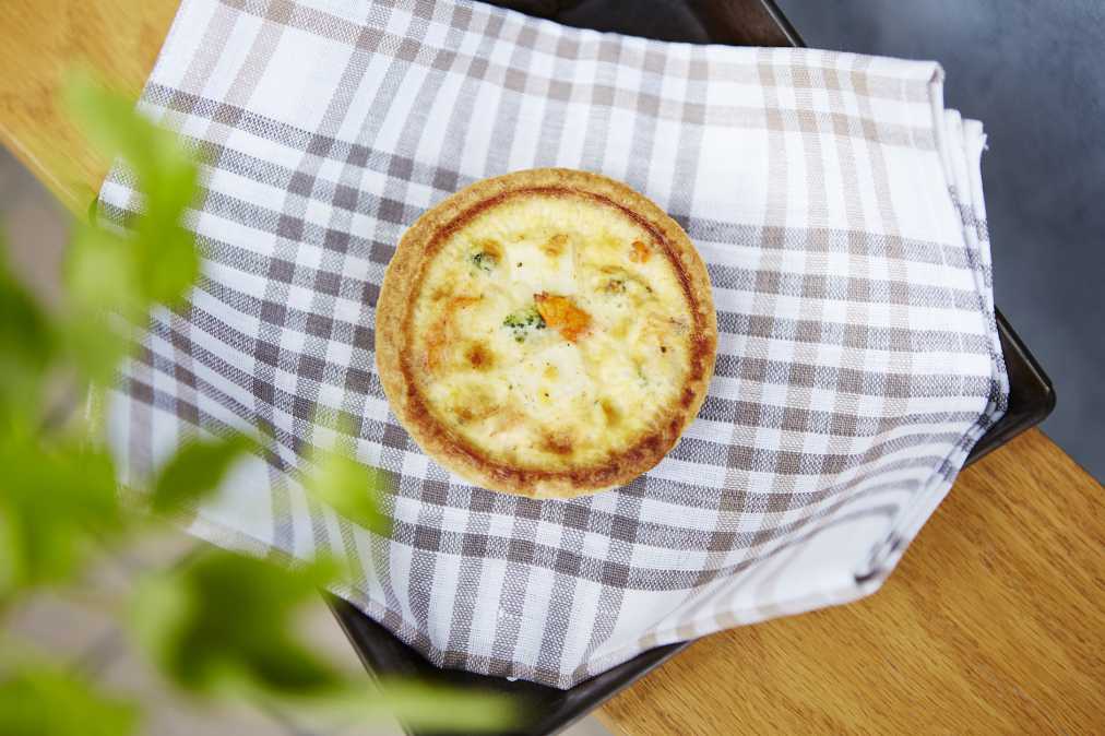 えびとブロッコリーの豆腐キッシュ 350円(税別)