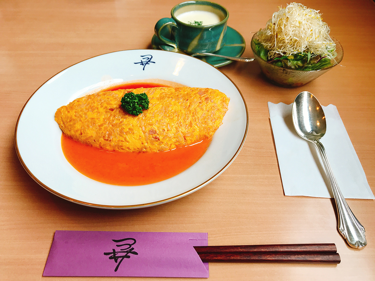 トロトロオムライス スープ・サラダセット 2052円(ランチのみ)