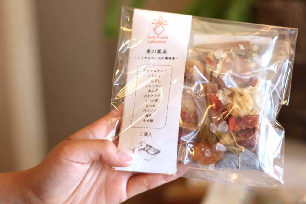 東の薬茶 750円