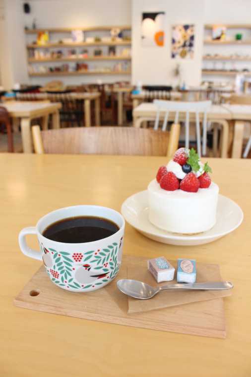 コーヒー450円~(ケーキとセットで100円引き)