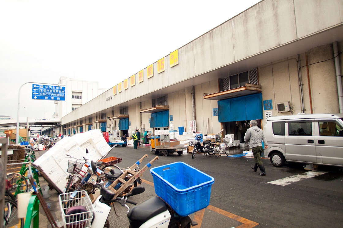 場外市場で好きな食材を買いこんで 手ぶらで楽しむ京都の春bbq るるぶ More