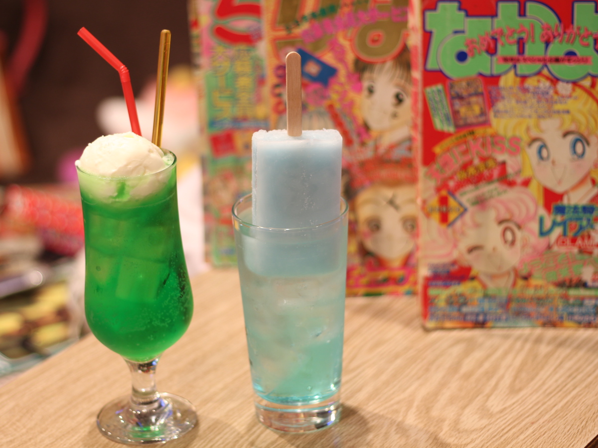 メロンクリームチューハイ(左)、ガリガリくんチューハイ(右)各500円