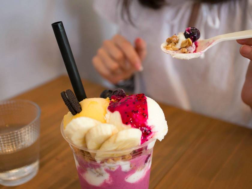 自家製グラノーラ&スムージーパフェピタヤ 900円