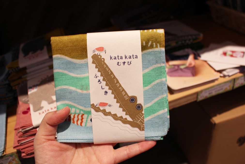 ふろしき(小)864円、(大)3240円