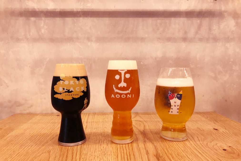 左から 東京ブラック、インドの青鬼、水曜日のネコ(すべて550ml 950円)