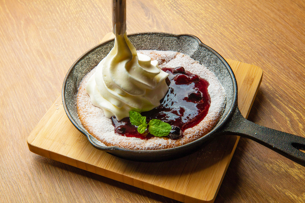 パンケーキ(ベリーフルーツ&ホイップ) 842円
