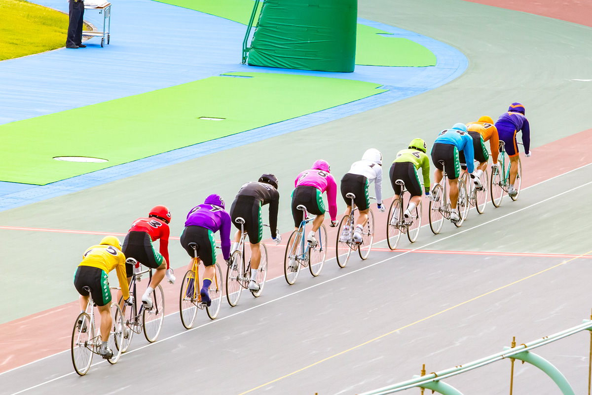 ノーブレーキで時速70km 次世代選手も登場 もえあず はじめての競輪場 るるぶ More