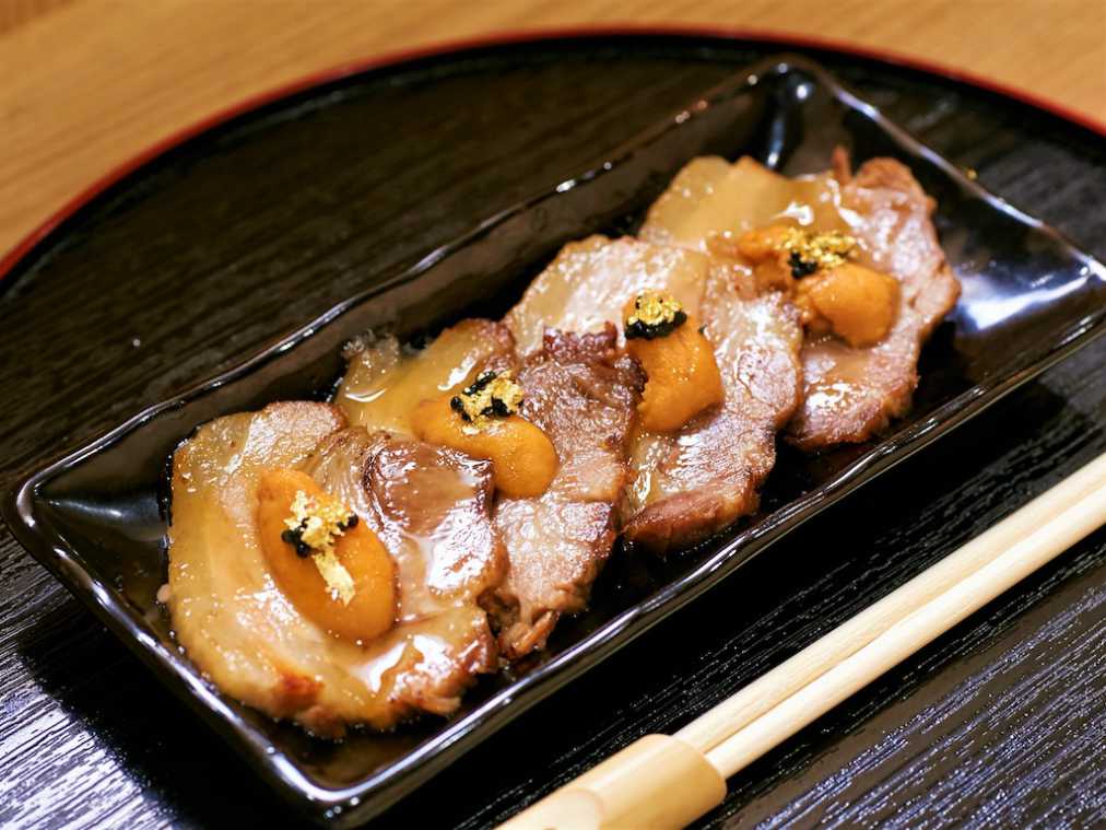雲丹チャーシュー キャビア金箔のせ 1350円