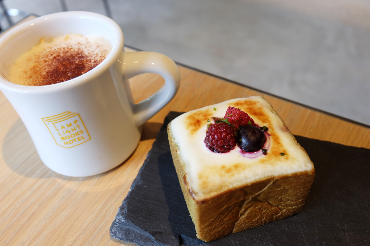 グラタンベリー 250円、チョコレートラテ 450円