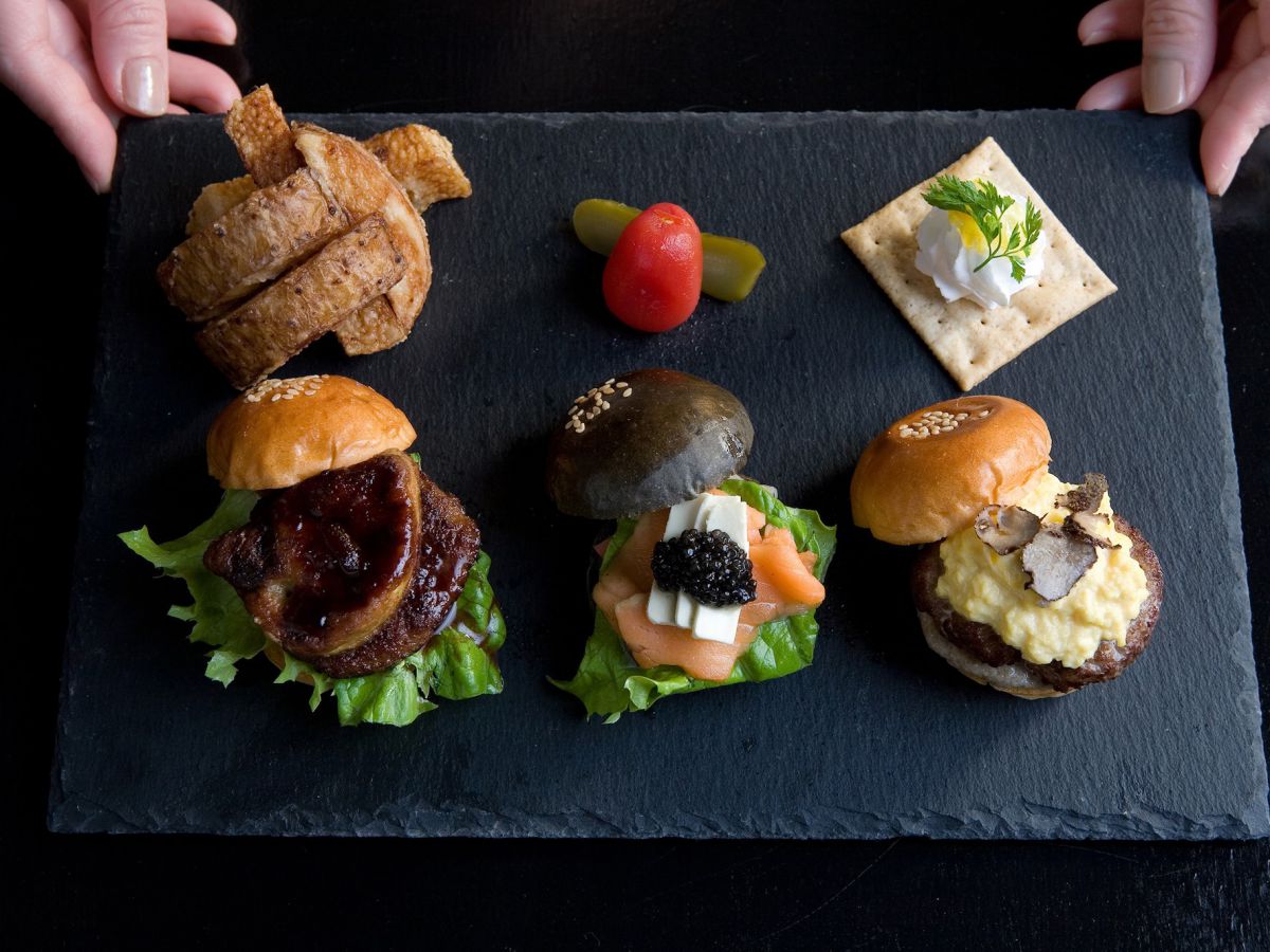 直径5 のミニバーガー専門店 Zocバーガー 初出店は大阪 南森町 るるぶ More