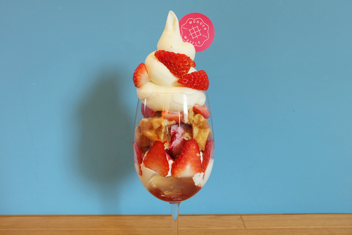 ストロベリーパフェ 1360円