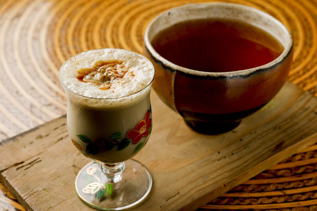 日本茶カクテル1700円~(別途要チャージ代300円)