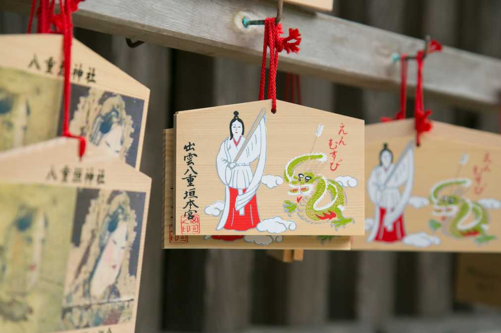 島根 八重垣神社 で縁結び 鏡池で恋の行方を占っちゃおう るるぶ More
