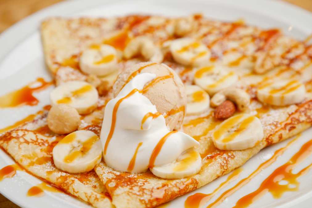 塩バターキャラメルソース&バナナのクレープ(ダブル+バニラアイス)1100円