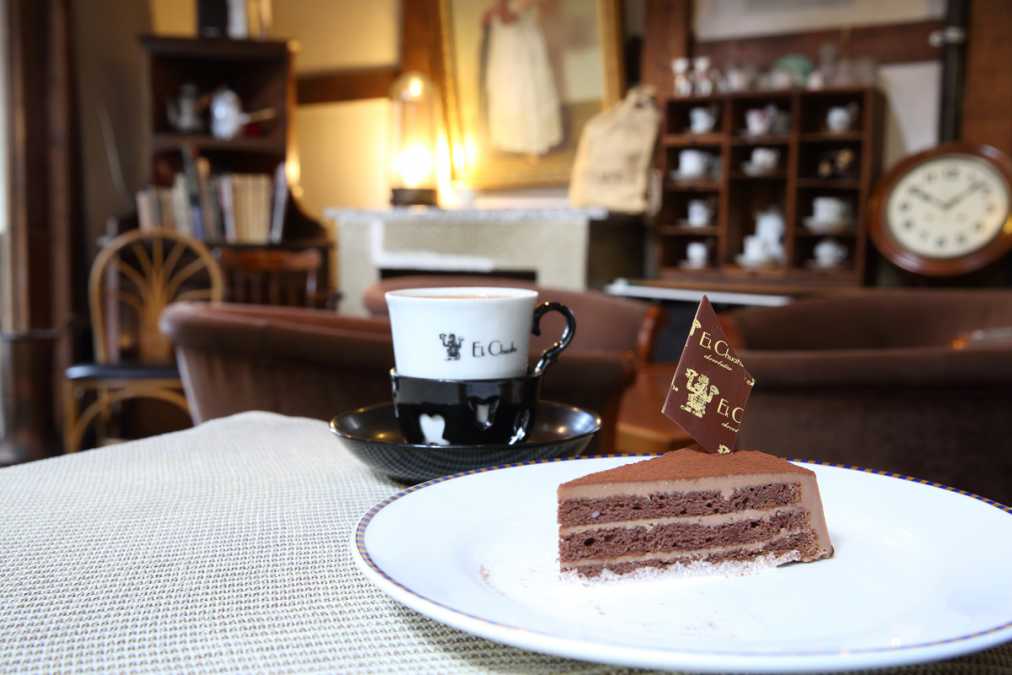 テオブロマケーキ648円、チョコレートドリンク702円